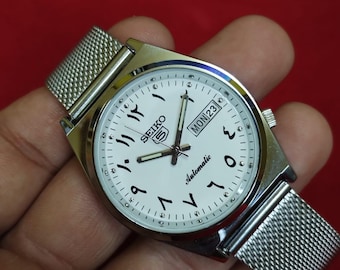 Montre-bracelet vintage Seiko 5, arabe des années 1980, automatique, jour, date, cadran blanc... excellente montre pour homme 37,5 mm