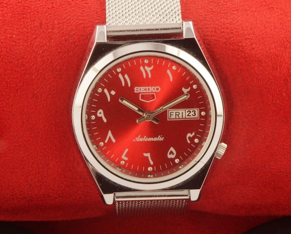 昭和レトロ　SEIKＯクォーツアラ―厶ダイレクトＯＮ450赤未使用品動作ＯK Vintage Refurbished Seiko 5 Automatic Japan Day Date Red Arabic
