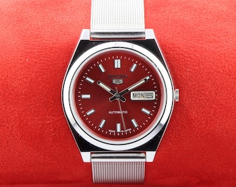 Vintage Refurbished Seiko 5 automatic japan day date Red dial wrist watch