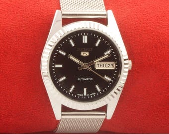 Vintage Refurbished Seiko 5 automatic japan day date black men's dial wrist watch 35mm