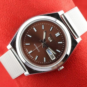 Vintage Seiko 5 pre-owned automatic japan day date brown dial working wrist watch 37.5mm retro style
