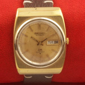 Used Seiko Lordmatic 25j wrist watch golden dial serviced recently NO38