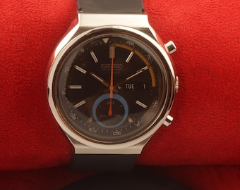 Used Seiko chronograph 6139-7060 automatic wrist watch black dial serviced recently NO47