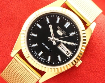 Vintage Seiko 5 automatic mens stylish japan day date golden black dial working wrist watch 35mm,
