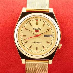 Vintage Refurbished Seiko 5 automatic japan day date golden dial wrist watch