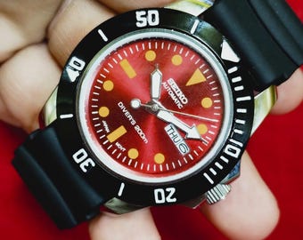 vintage Seiko 5 automatique japon jour date remise à neuf cadran rouge lunette tournante montre-bracelet de travail 40 mm ..
