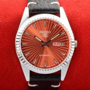 Vintage Refurbished Seiko 5 automatic japan day date orange dial working wrist watch 35mm