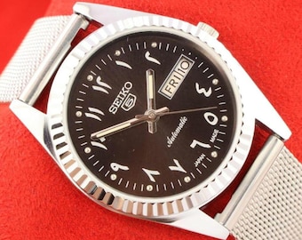 Vintage Elegant Pre-owned Seiko 5 21 jewels automatic japan day date black arabic men's dial wrist watch 35mm.. Groomsmen gift