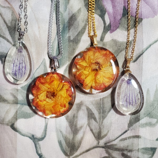 Beautiful real crocus flower petal necklace Clematis petal necklace handmade resin pendant real dried flower petals