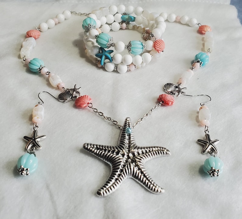 Starfish scallop shell jewelry set 3 piece matching set beach tropical jewelry necklace memory wire bracelet dangle drop earrings handmade Silver starfish set