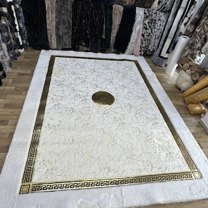 Handmade White and Gold Faux Fur Rug: Plush Shaggy Accent Rug
