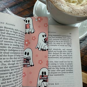 Reading Ghost Metal Bookmark,Cute Ghost Bookmark, Retro Halloween Bookmark,Bookish Gifts,Halloween Metal Bookmark,Spooky Season Bookmark