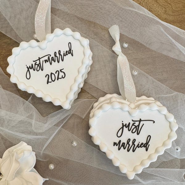 Newlywed Christmas Ornament, Custom Wedding Christmas Ornament, Vintage Heart Cake ornament, Wedding Anniversary Gift, Wedding Gift
