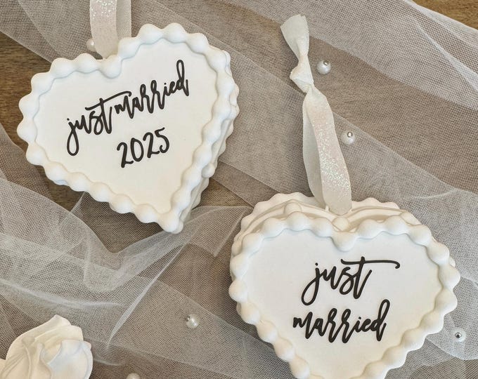 Newlywed Christmas Ornament, Custom Wedding Christmas Ornament, Vintage Heart Cake ornament, Wedding Anniversary Gift, Wedding Gift