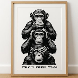 Puede incluir: Una impresión enmarcada en blanco y negro con tres chimpancés. Uno se cubre la boca, otro los oídos y el último los ojos. El texto en la parte inferior dice: "NO HABLES MAL - NO OIGAS MAL - NO VEAS MAL". El marco es de madera.