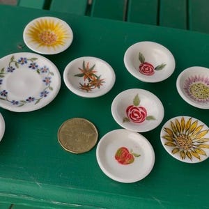 Bol ou assiette miniature en porcelaine Bol miniature fait main en poterie en céramique, petit bol, porcelaine, peint à la main, le prix est pour un article