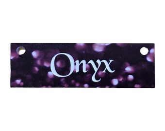 Etiqueta personalizada para jaula de perro – Diseño Bokeh color burdeos 1.25 x 4 pulgadas
