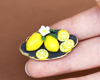 Miniature lemon plate, plate with fruit, mini lemon decor, dollhouse decor diorama, lemon plate scale 1:12, dollhouse kitchen accessories