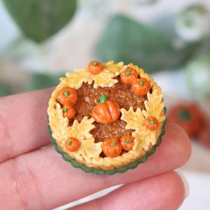 Miniature Pumpkin Pie for Dollhouse, 1:12 Scale Fall Decor on Green Plate, Dollhouse Accessories