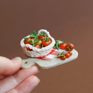 Miniature basket of tomatoes, mini kitchen board, miniature dollhouse decor, scale 1:12 image 1