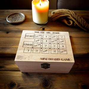 Wahrheit oder Pflicht Mini-Spiel im Holz-Design – Perfekt für Partys! Truth or Dare boxspiel , graviertes Spiel auf der Box