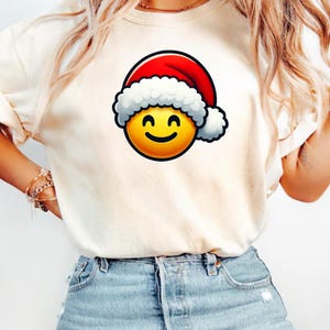 Emoji Kokette Weihnachtshemd, Süßes Weihnachtshemd im Kokett Stil mit Emoji Charm, Niedliches Emoji Weihnachtshemd, Digital Download