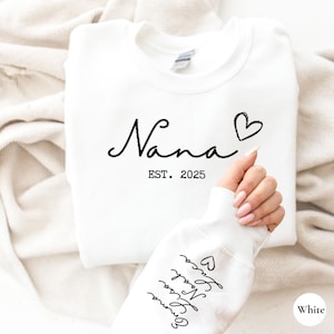 Oma Sweatshirt - Bestickte Nana mit Namen auf dem Ärmel | Perfektes Muttertagsgeschenk & personalisierte Großelternbekleidung