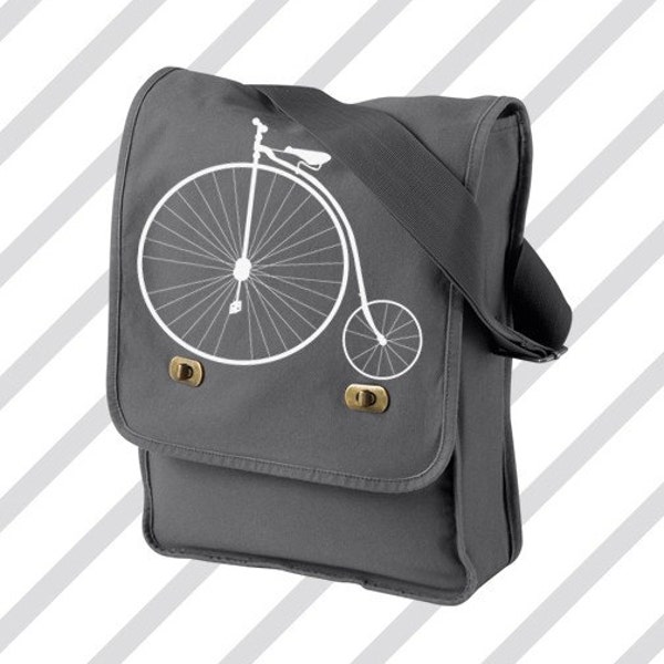 Old Fashioned Bicycle Field Bag