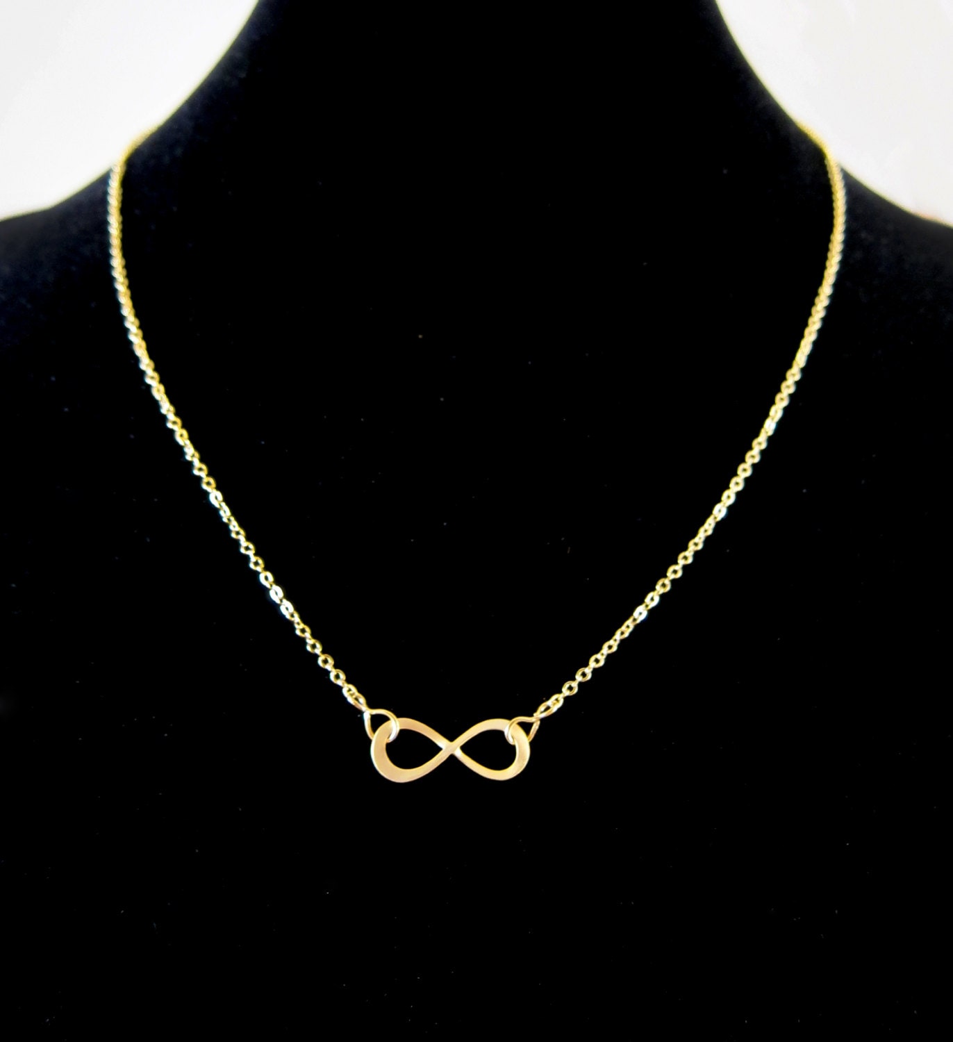 Infinity symbol chain outlet