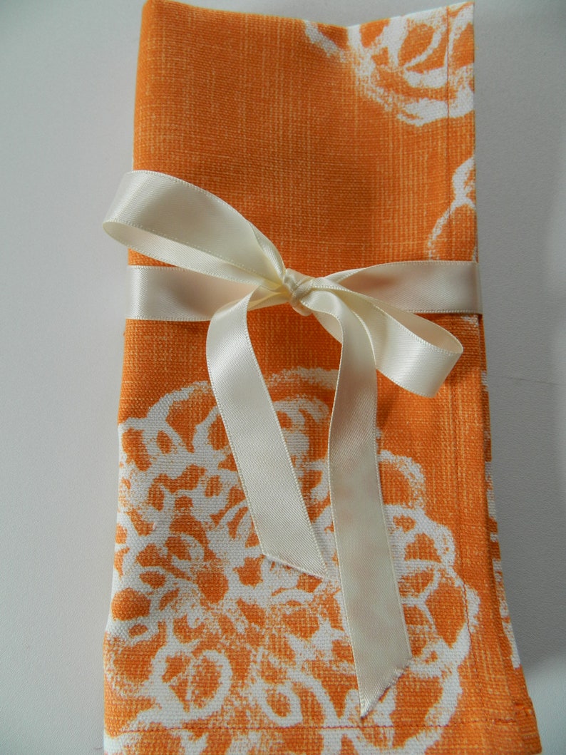 Spring Year Round Table Runner Summer Orange and Ivory Floral Table Runner with 2 Napkins Set /& Autumn Table Runner.