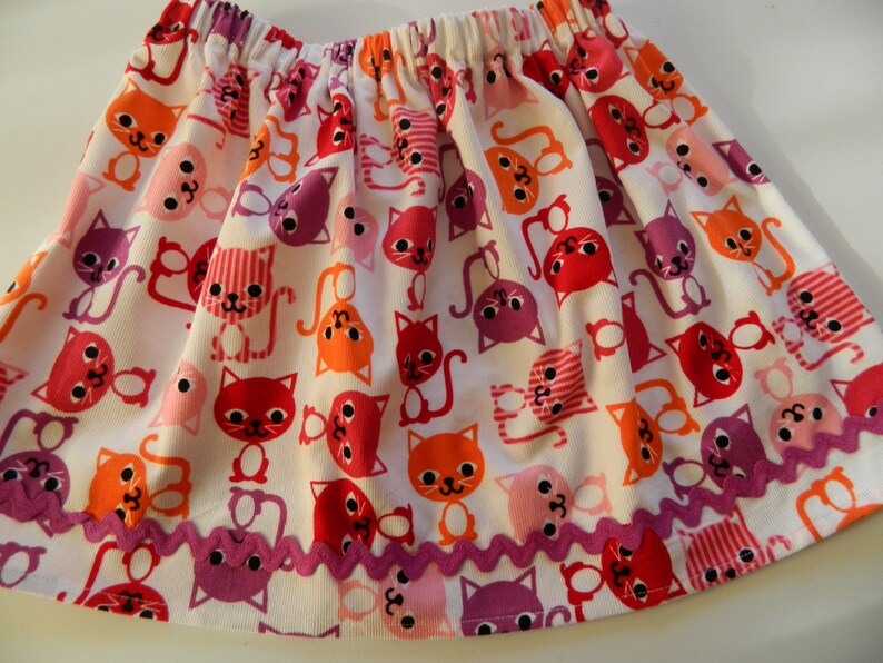 Spring Girl/'s Size 5 Skirt Fall /& Winter Skirt. Girl/'s Cat Skirt Back to School Skirt Cats on White Corduroy Skirt