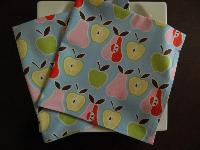 Great Mother/'s Day Gift Spring and Summer Napkins Designer Fabric Bridal Shower Gift. Set of 4 Yellow and White Cotton Napkins