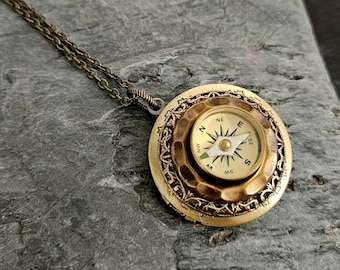 Working compass locket, round brass locket, nautical locket, gifts for wanderers, holiday gift ideas, unique Christmas gift, gifts for geeks