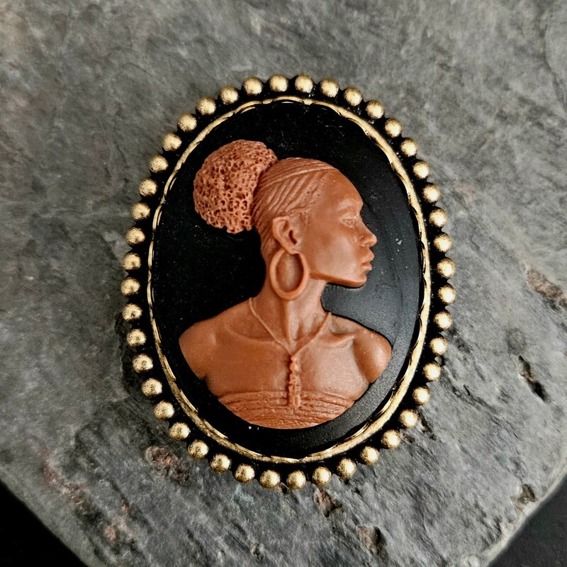 Brooch in “Brooches are Forever