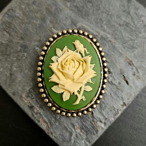 Vintage　1960s’　green rose　brooch Rose Cameo Brooch Green Rose Pin Cameo Jewelry - Etsy