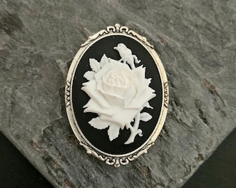Broche Camée Femme regardant à gauche bakelite sur laiton et onyx