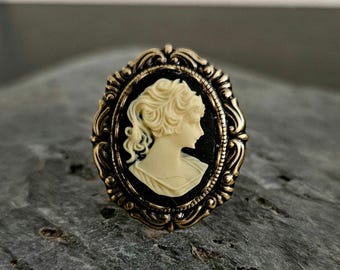 Anel Black Cameo: Anel ajustável em latão envelhecido, estilo Jane Austen