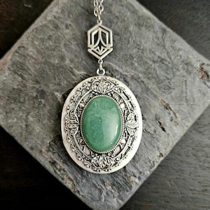 Art deco aventurine locket, green gemstone locket, large locket necklace, aventurine jewelry, art deco locket, long necklace, gift ideas