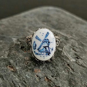 Anillo azul de Delft, anillo de molino de viento, anillo de porcelana, anillo de camafeo, anillo de plata antigua, anillo holandés, ideas de regalos navideños, regalo de Navidad único