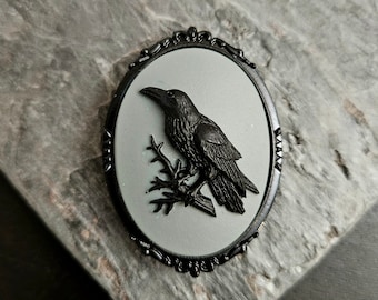 Raven cameo brooch, gothic bird brooch, bird cameo brooch, animal cameo brooch, Halloween jewelry, Halloween gift idea, edgar Allan poe gift