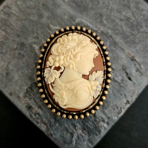 Brown cameo brooch, antique brass brooch, victorian brooch, classic cameo brooch, cameo jewelry, holiday gift ideas, mothers day gift