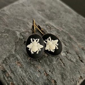 Bee cameo earrings, black cameo earrings, antique brass, bee jewelry, cameo jewelry, unique holiday gift ideas, gift ideas for geeks