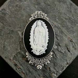 Broche de Nuestra Señora de Guadalupe, broche de camafeo de la Virgen María, broche católico, broche religioso, broche de plata antigua, ideas de regalo para mamá