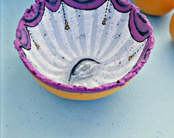 Bowl, Paper Mache Novelty Decorative Catchall with Mysterious Center: Eyebowl