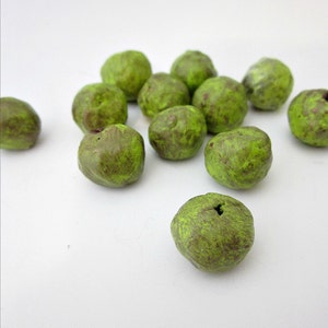 Perline in cartapesta rustica verde e oro antico fatte a mano, 10 pezzi: Wasabi