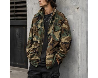 Chaqueta de campaña vintage de los años 90 con camuflaje de bosque de la Fuerza Aérea de EE. UU. para clima frío con capucha