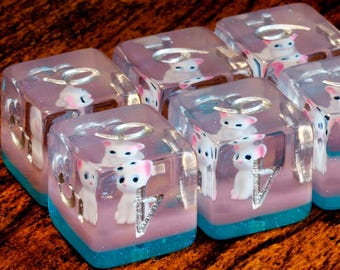 White Cat D6-dobbelstenen, witte kat op een blauwe en roze laag