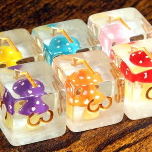 Dadi D6 Rainbow Colorshrooms – Dadi a forma di fungo multicolore