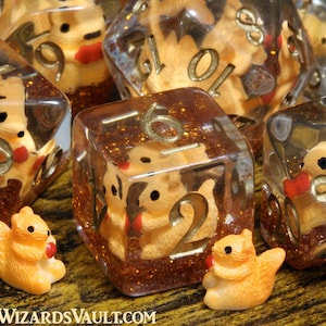 Eichhörnchen Würfel Set, Transparent mit kleinen Eichhörnchen im Inneren auf einer Kupferschicht, Rollenspiel Kit, TTRPG, Würfel für DnD