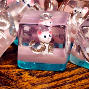 White cat dice set, White cat on a light pink and blue layer of glitters, DnD Role Playing games dice, dungeons and dragons, Exclusive Dice